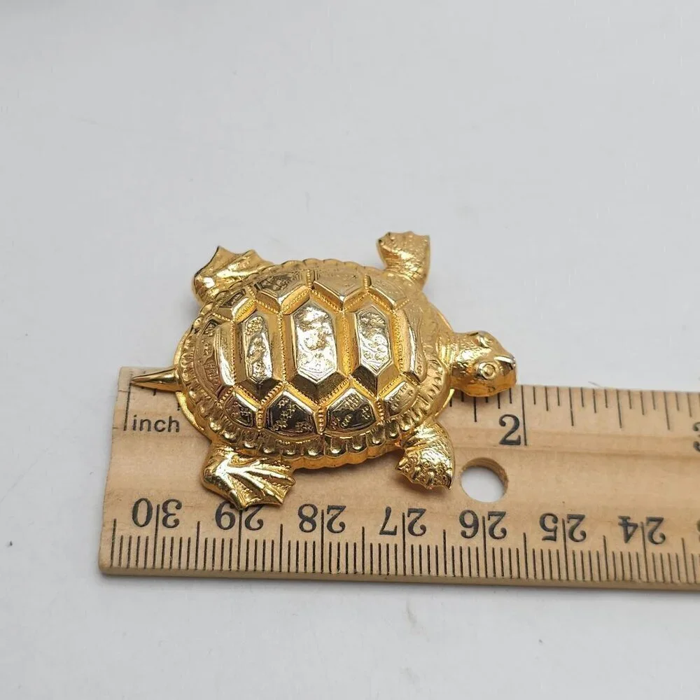 Vintage Gold Tone Turtle Brooch With Textured Shell Pin Clasp